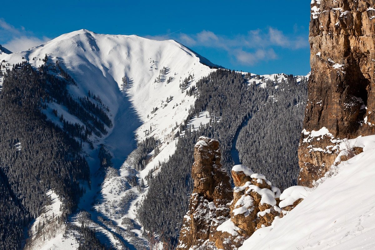 Aspen 岩壁雪道险峻地形