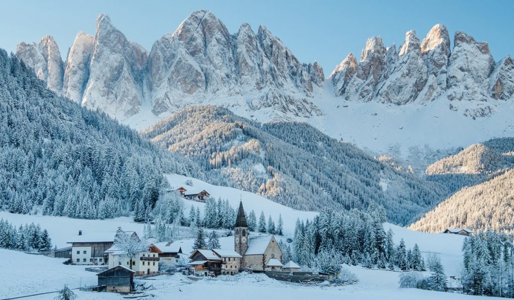 Val di Funes 小教堂与Odle峰群