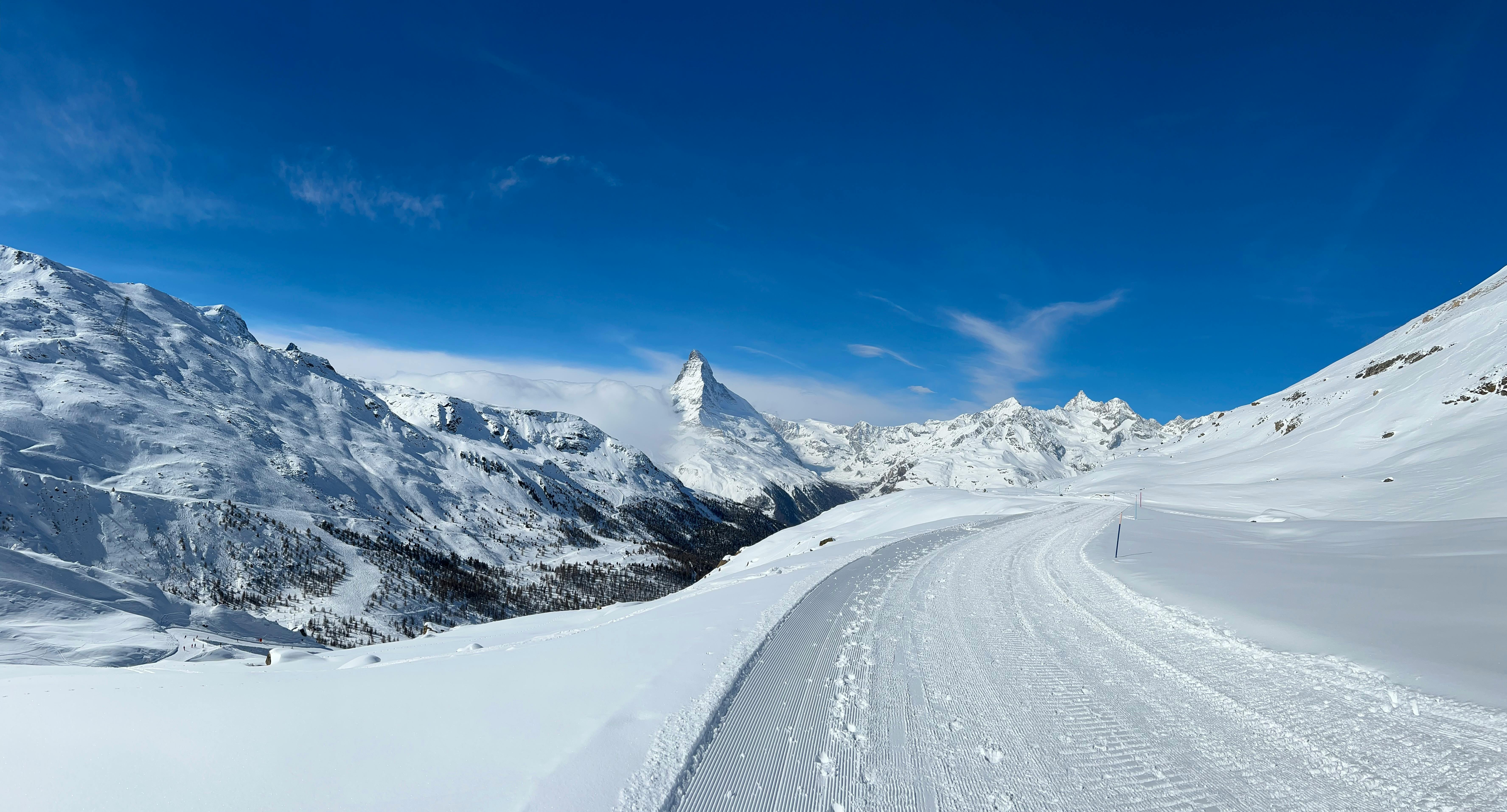 策马特马特洪峰雪道全景
